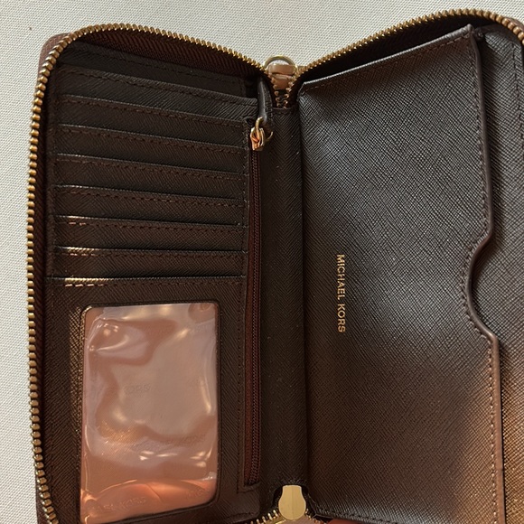 Michael Kors wristlet - Picture 5 of 9